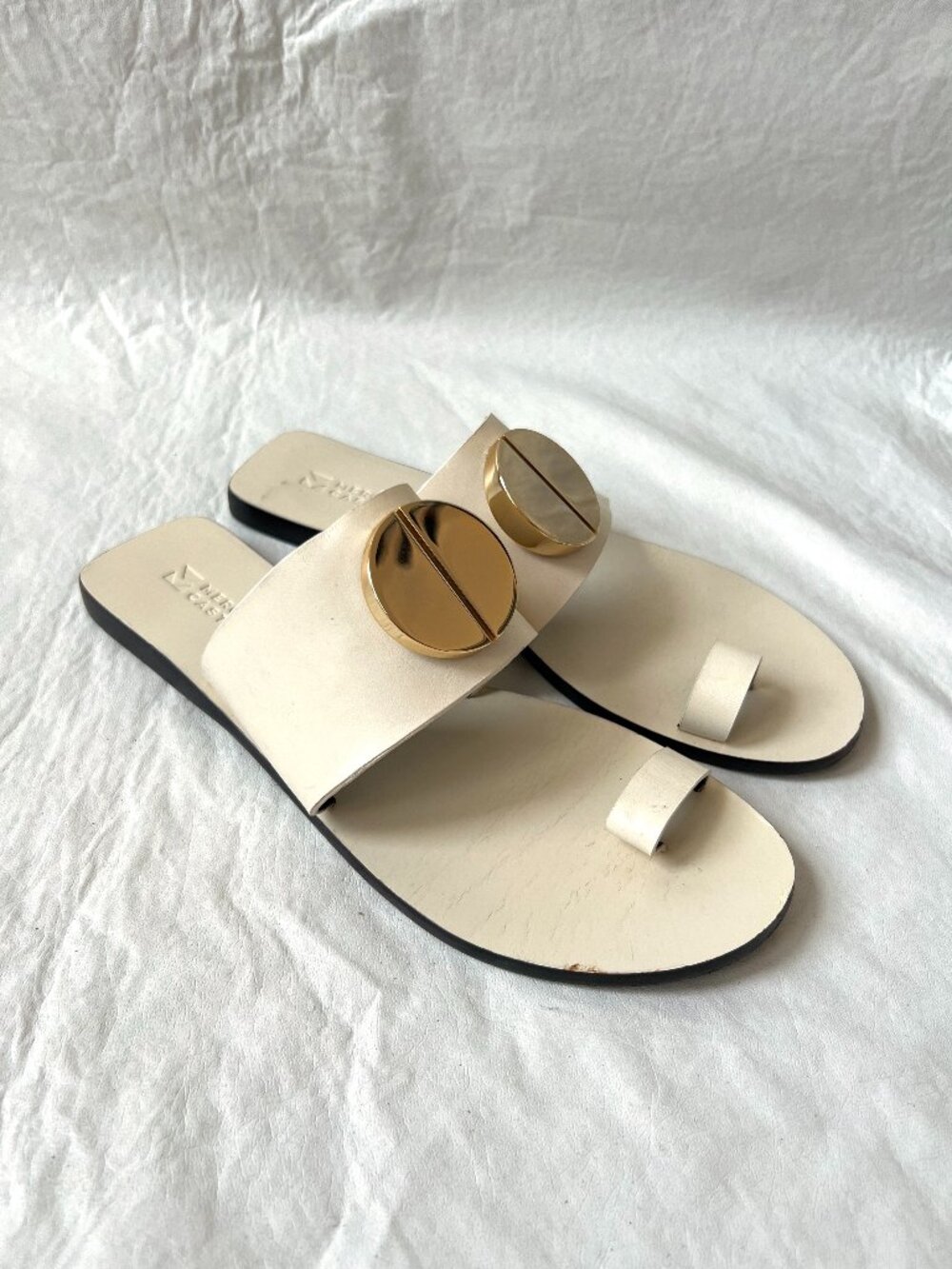 Mercedes Castillo sandals Fallon cream white leather toe loop 8 38 flat gold